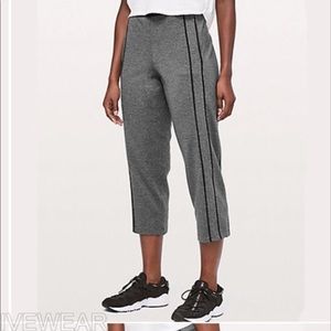 Lululemon Light Strides Crop sz 4